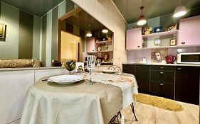 ApartPoltava Французький шик у центрі Полтави, 4 спальних місця, Корпусний парк